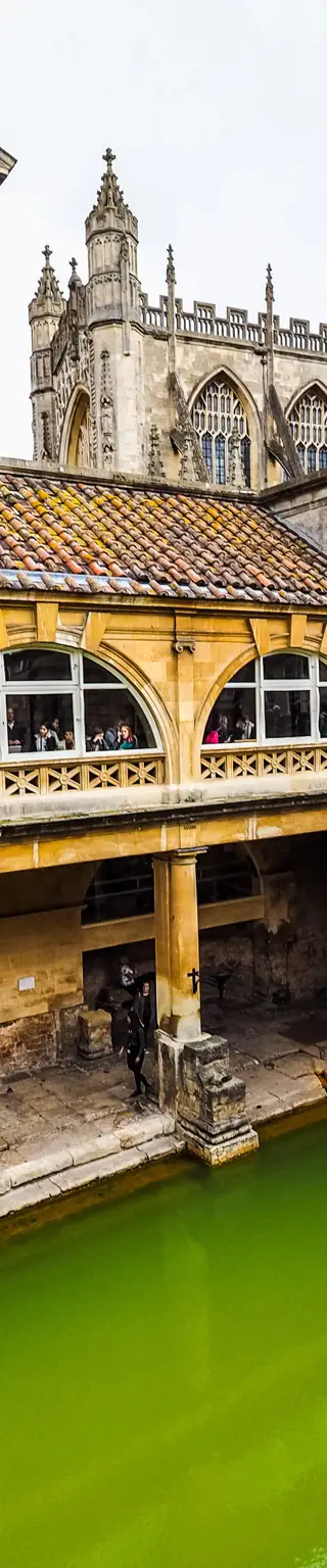 Entspanne im einmaligen Thermae Bath Spa